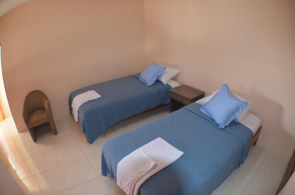 Hostal Tongo Reef Puerto Baquerizo Moreno Rum bild