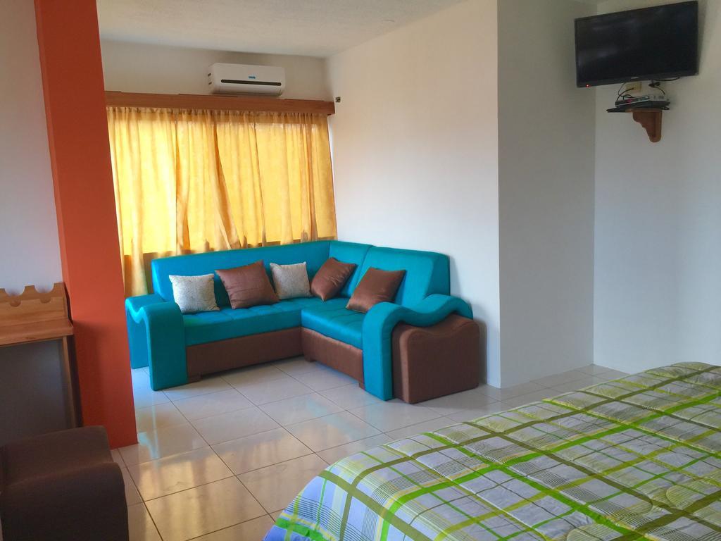 Hostal Tongo Reef Puerto Baquerizo Moreno Rum bild