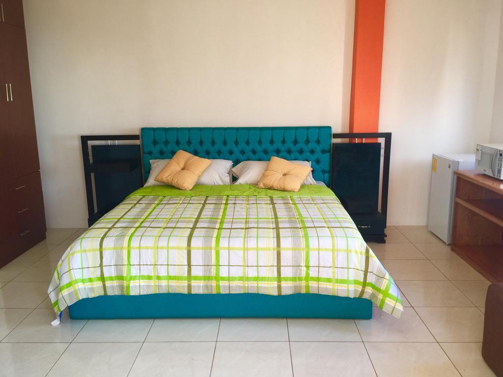 Hostal Tongo Reef Puerto Baquerizo Moreno Rum bild