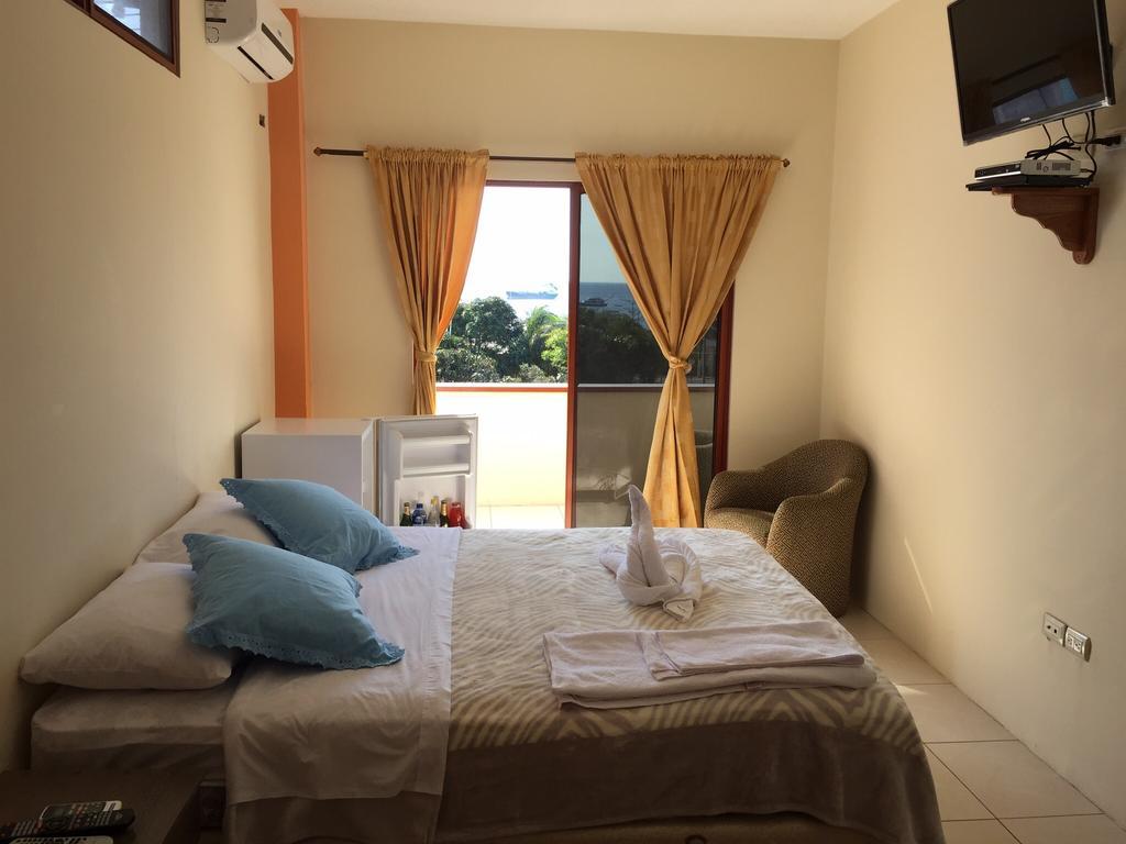 Hostal Tongo Reef Puerto Baquerizo Moreno Rum bild