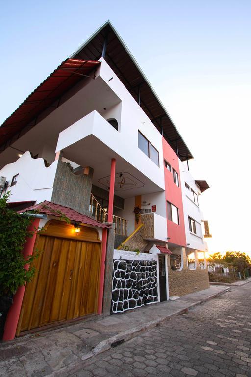 Hostal Tongo Reef Puerto Baquerizo Moreno Exteriör bild